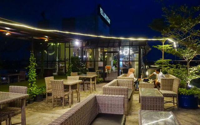 Yellow Star Hotel Gejayan