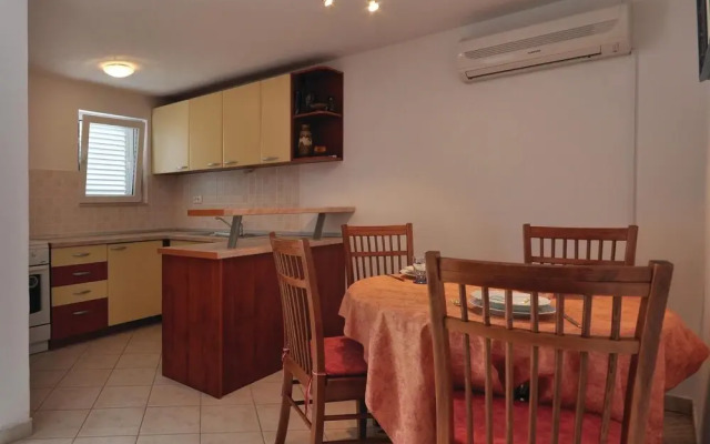 Awesome Home in Pisak With Wifi and 2 Bedrooms