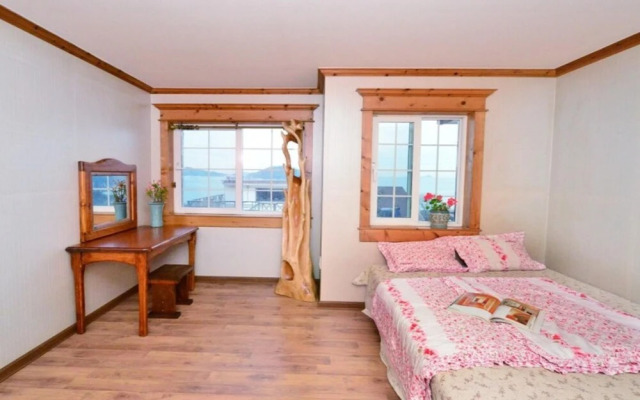 Geojedo Birds Hill Pension