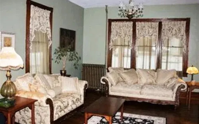 The Alexander Benjamin House Country Lodging