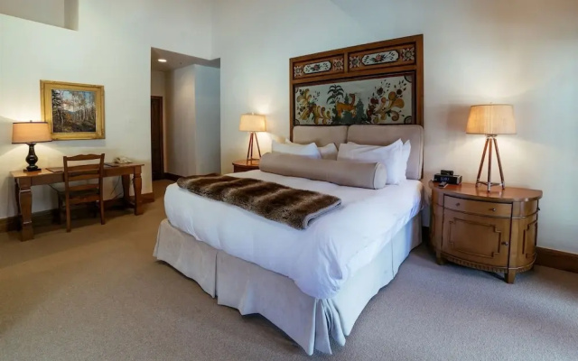 Luxury King Room Hotel Room by RedAwning
