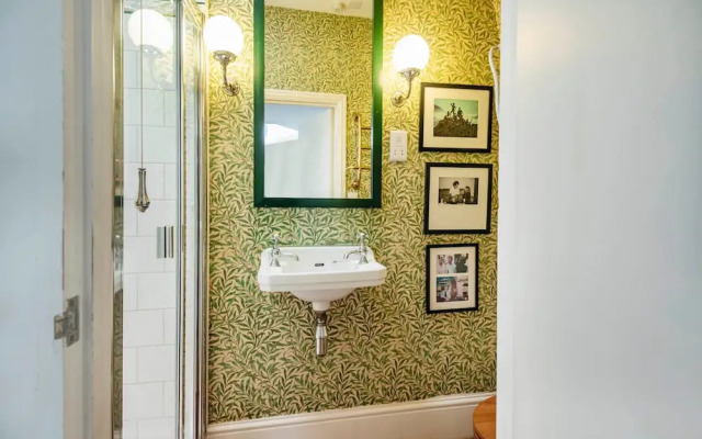 The Kensington Gatehouse - by Out of Office Lifestyle