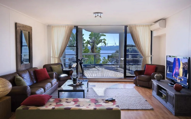 Homebush Bay Self-Contained Modern Two-Bedroom Apartments (BEN)
