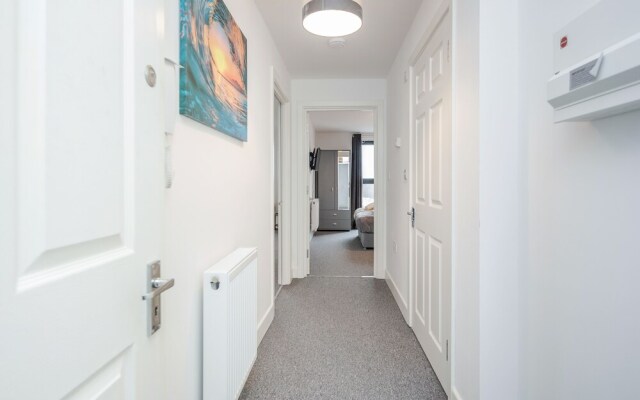 Livestay-spacious Modern One Bed Apt Near Heathrow