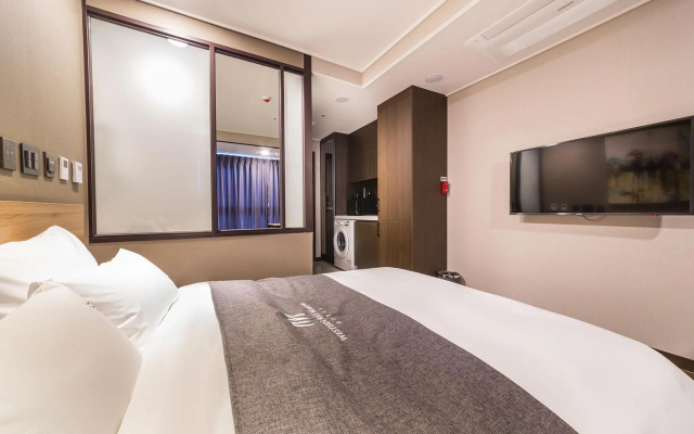 Western Bay Marina Hotel