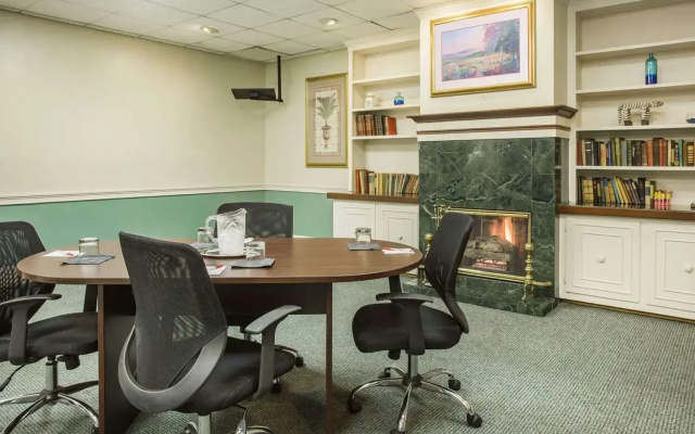 Ramada by Wyndham & Suites Warner Robins