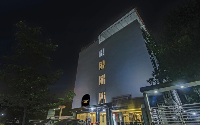 Super OYO Townhouse OAK The Platinum Studio 50