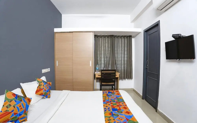 Oyo 24052 Flagship Covelong Residency