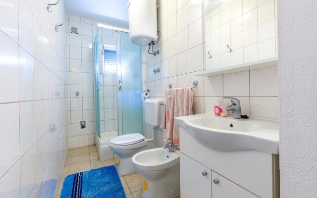 Amazing Apartment in Podstrana With Wifi and 2 Bedrooms