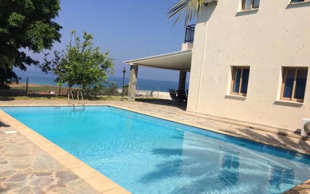 House With 3 Bedrooms in Argaka, With Wonderful sea View, Private Pool