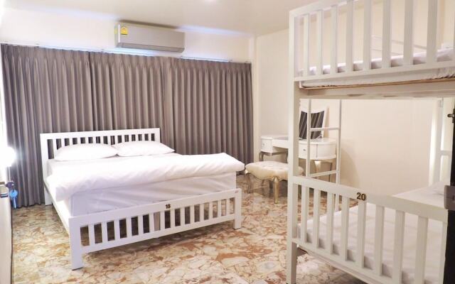 Esse Hostel