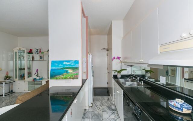 Spacious Condos with Private Balcony at Discovery Bay - Free Wifi, Near Beaches!