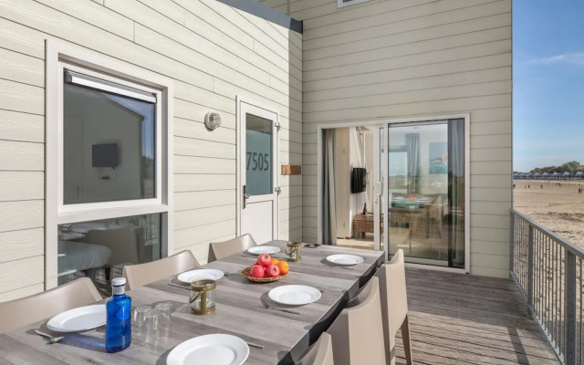 Holiday Home With Microwave, in a Holiday Park, Beach Within Walking Distance