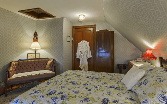 The Candlelight Inn