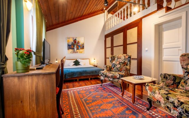 Nevalist Hotel
