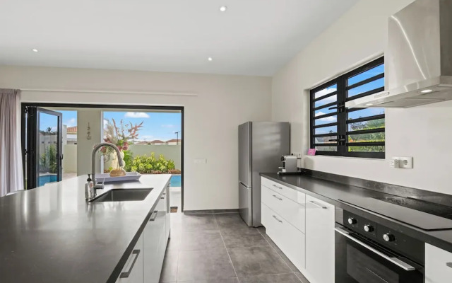 Villa Amber with pool at mambo beach