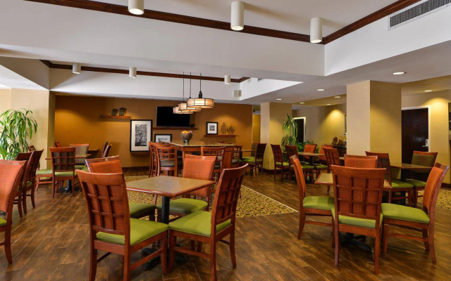 Hampton Inn Greensboro-Airport