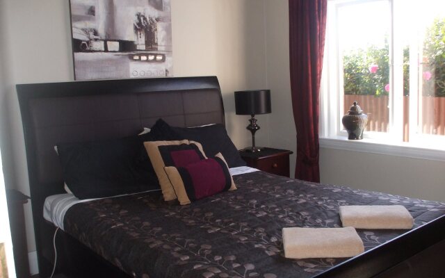 Elizabeth Court B & B