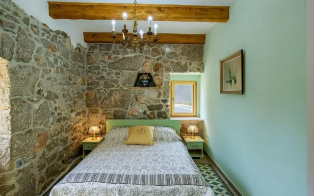 Beautiful Home in Garica With Wifi and 4 Bedrooms