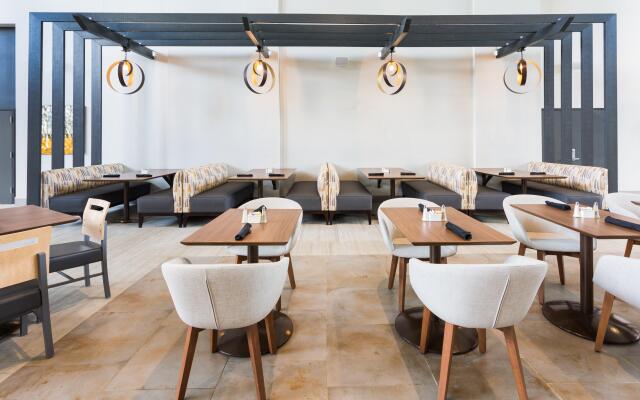 Holiday Inn Roanoke Airport – Conference CTR by IHG