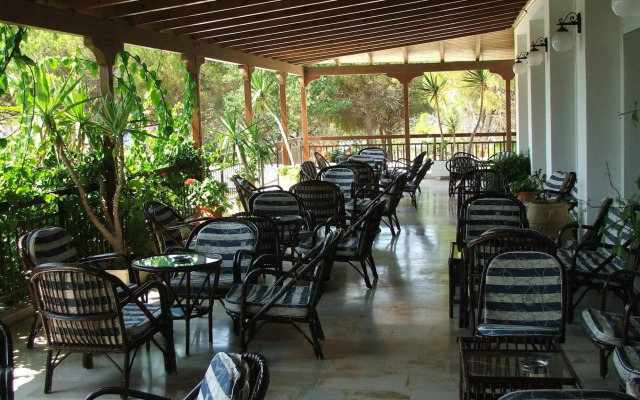 Irinna Hotel