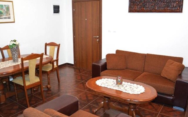 El Mar Aparatments