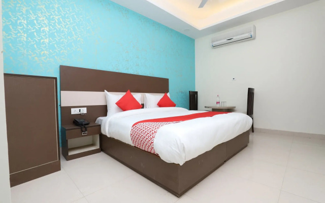 OYO 19687 Hotel Airway