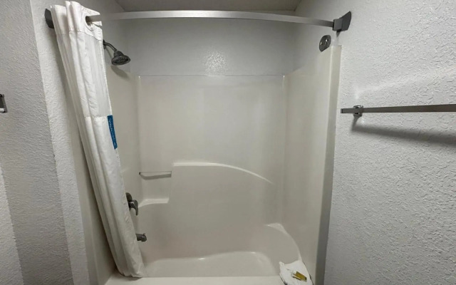 Travelodge Suites by Wyndham MacClenny/I-10