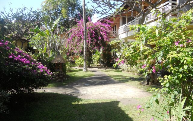 Bali Lovina Beach Cottages