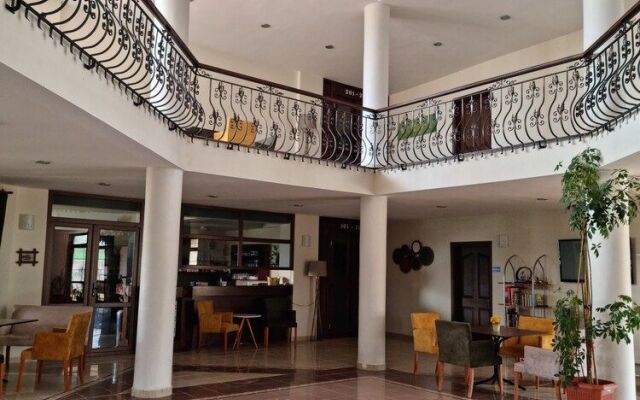 Flora Hotel