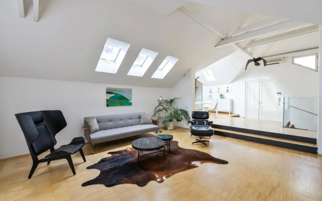 Eclectic Loft Royal Way