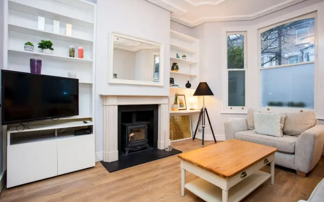 2 Bedroom Apartment Close to Clapham Junction Station