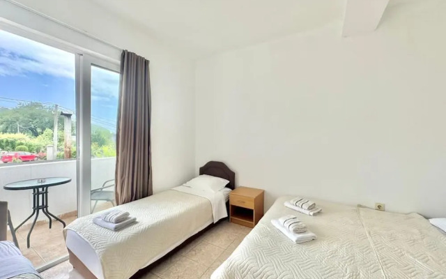 B&M Holiday Rooms