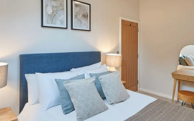 Host Stay Skyline Apartment