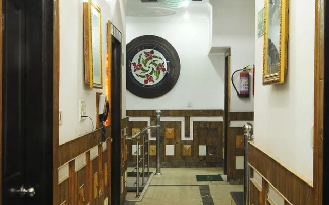 OYO 76742 Snow White Inn