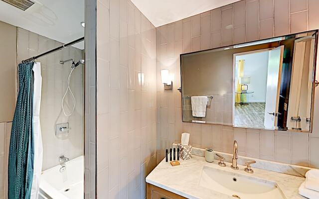 Contemporary - 5 Br Home