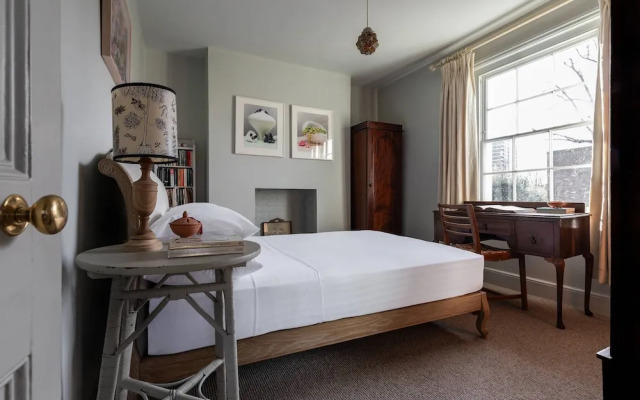 Northchurch Terrace by Onefinestay