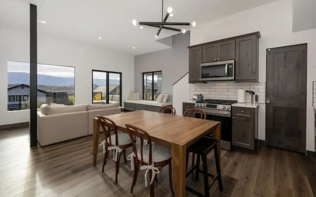 Scenic Perch 2 Bedroom Home