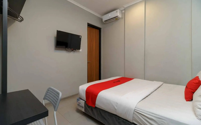 RedDoorz Plus near Radio Dalam 3