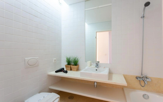 FLH Expo Modern Flat with Balcony