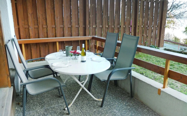 Apartment Domino B 48