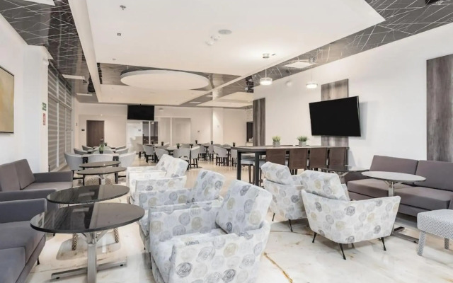 Hotel Mesaluna Short & Long Stay