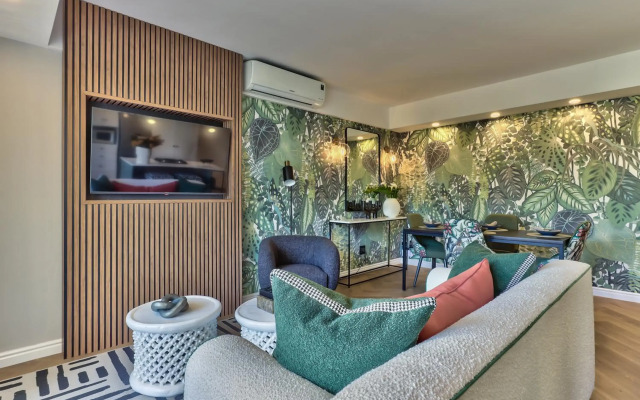 437 St Martini Gardens