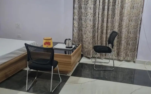 Shri Anand Hotel Berinag