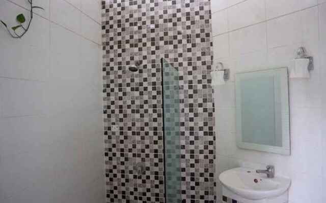 Griya Shanta Residence by OYO Rooms