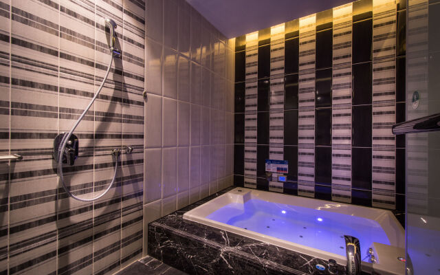Uher Luxury Resort & Hotel