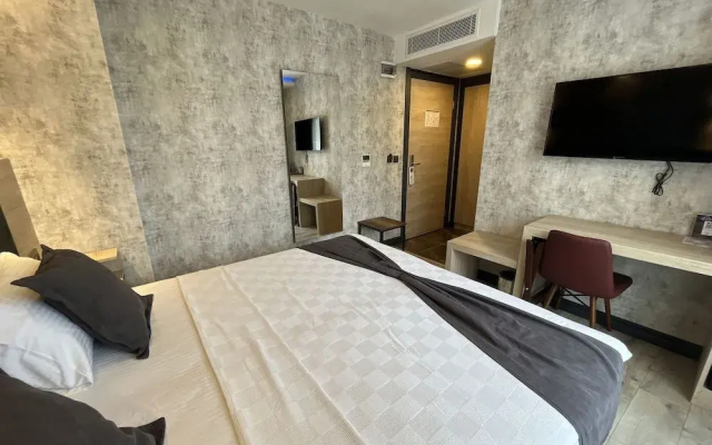 Avni Bey Otel