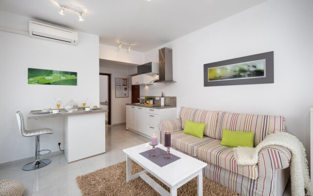 Stunning Home in Dramalj With Wifi and 2 Bedrooms