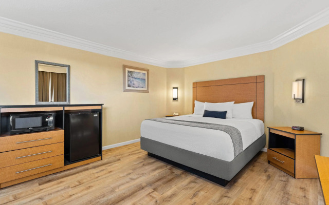 Travelodge by Wyndham San Clemente Beach