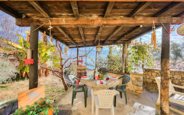 Faby House On Hilly Area And Lake View